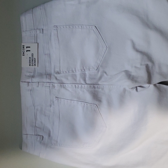 Encore Capris - Picture 4 of 5